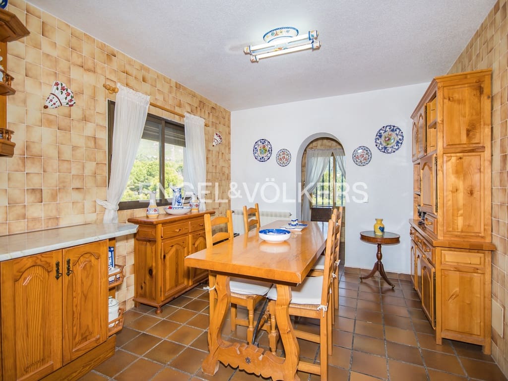 10 bedroom Villa for sale in La Nucia with pool garage - € 1,950,000 (Ref: 9677906)