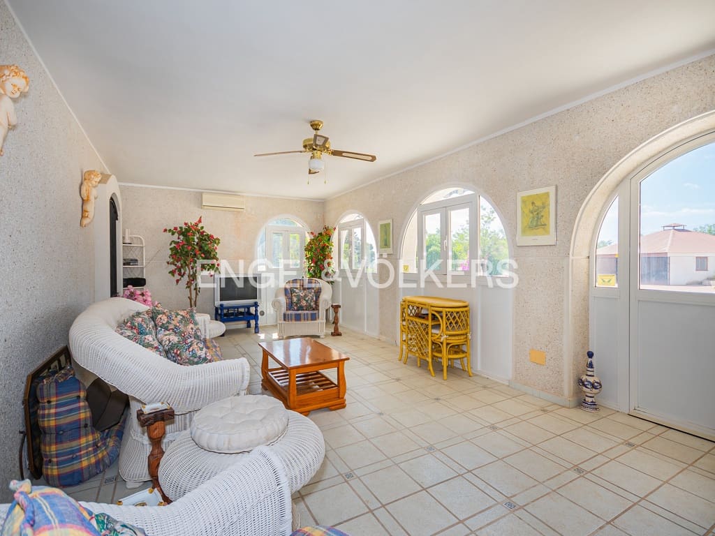 10 bedroom Villa for sale in La Nucia with pool garage - € 1,950,000 (Ref: 9677906)