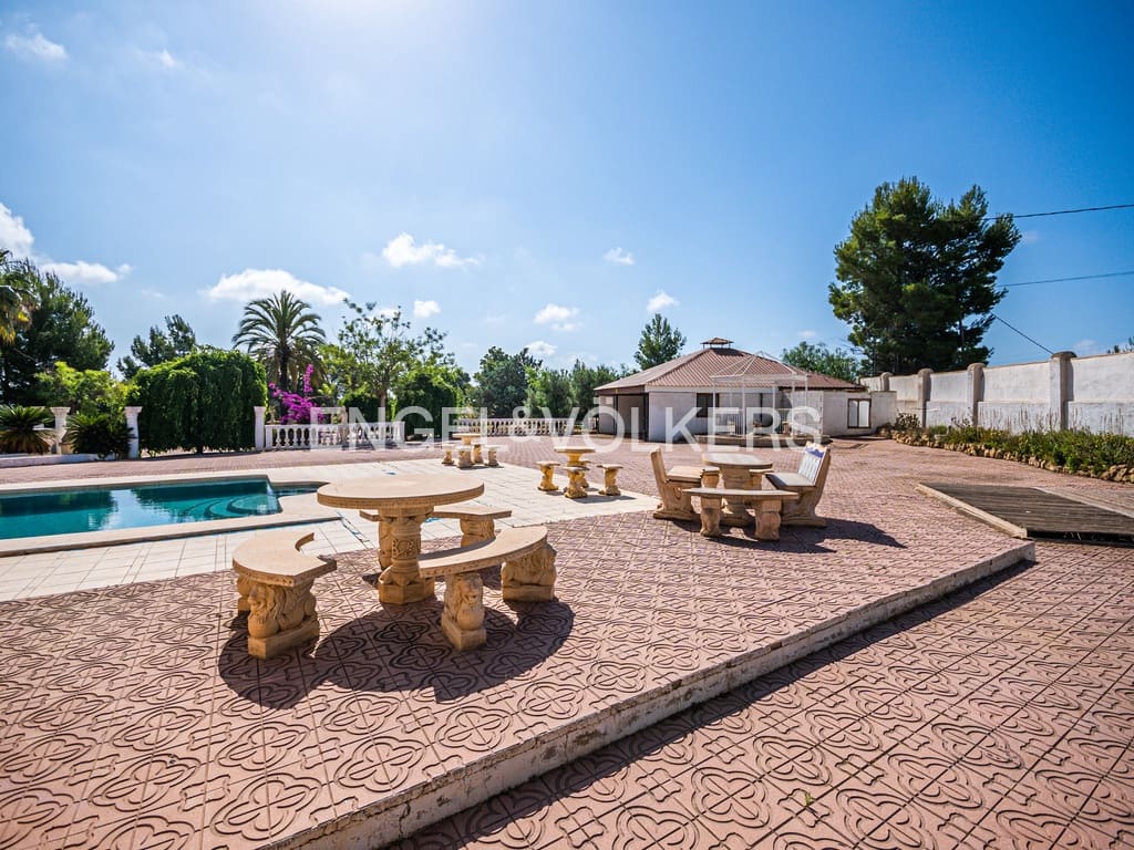 10 bedroom Villa for sale in La Nucia with pool garage - € 1,950,000 (Ref: 9677906)