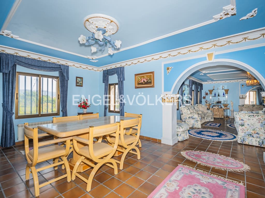 10 bedroom Villa for sale in La Nucia with pool garage - € 1,950,000 (Ref: 9677906)
