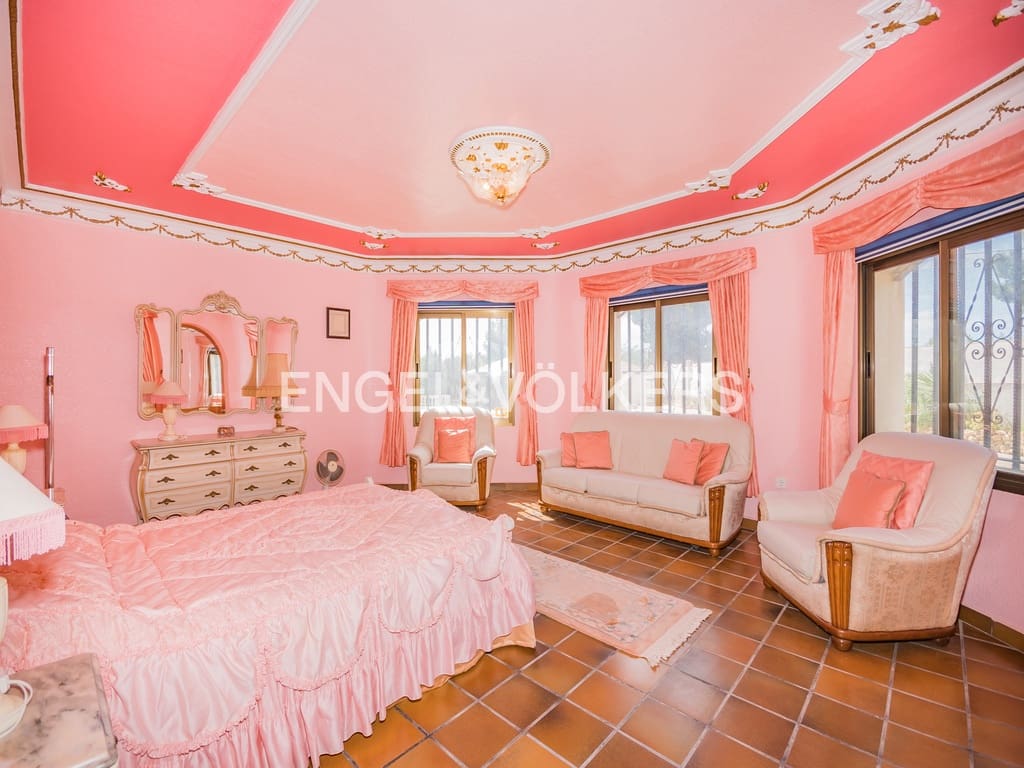 10 bedroom Villa for sale in La Nucia with pool garage - € 1,950,000 (Ref: 9677906)