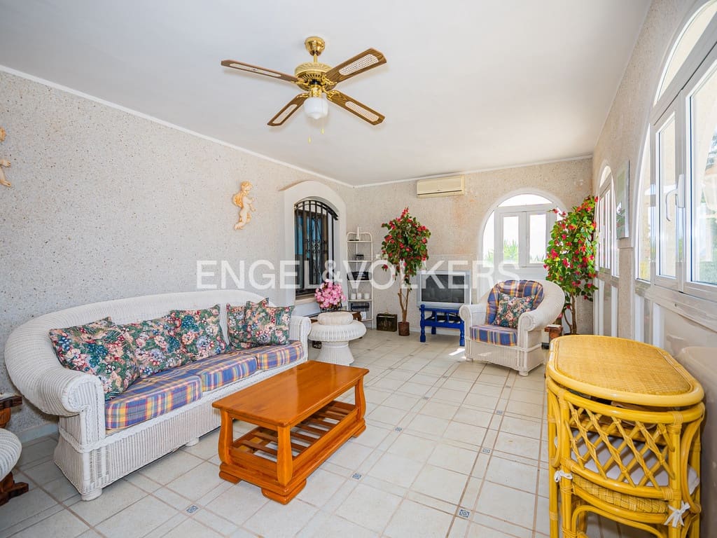 10 bedroom Villa for sale in La Nucia with pool garage - € 1,950,000 (Ref: 9677906)