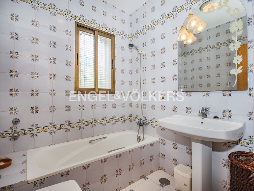 10 bedroom Villa for sale in La Nucia with pool garage - € 1,950,000 (Ref: 9677906)