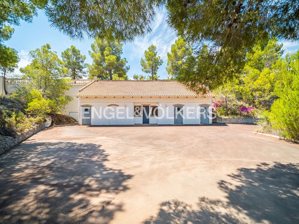 10 bedroom Villa for sale in La Nucia with pool garage - € 1,950,000 (Ref: 9677906)