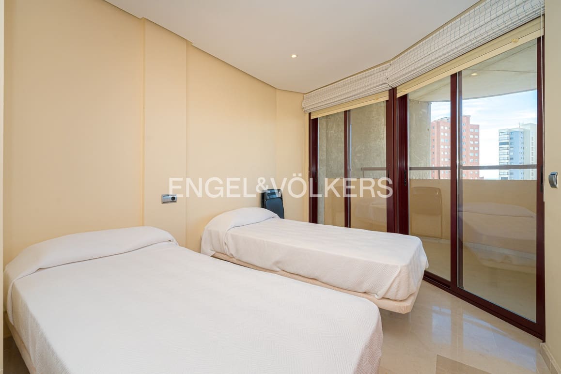 3 sovrum Lägenhet till salu i Benidorm med pool garage - 345 000 € (Ref: 9687367)