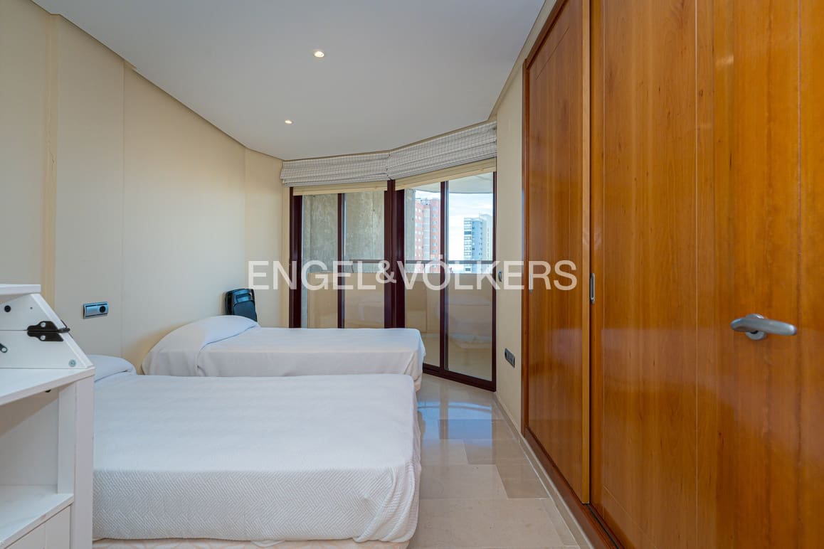 3 sovrum Lägenhet till salu i Benidorm med pool garage - 345 000 € (Ref: 9687367)