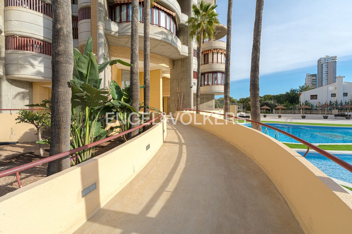 3 sovrum Lägenhet till salu i Benidorm med pool garage - 345 000 € (Ref: 9687367)