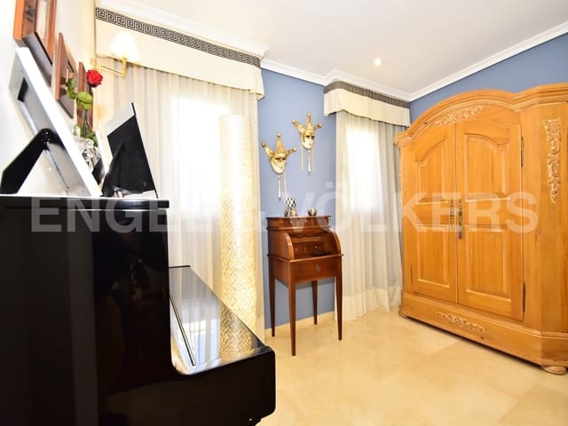 4 soveværelse Villa til leje i Benidorm med swimmingpool garage - € 2.500 (Ref: 9720327)