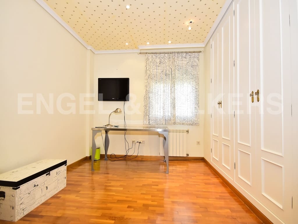 4 bedroom Villa for rent in Benidorm with pool garage - € 2,500 (Ref: 9720327)