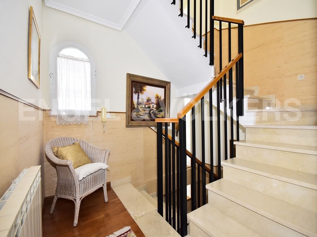 4 bedroom Villa for rent in Benidorm with pool garage - € 2,500 (Ref: 9720327)