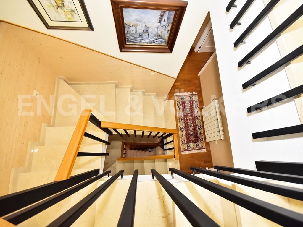 4 bedroom Villa for rent in Benidorm with pool garage - € 2,500 (Ref: 9720327)