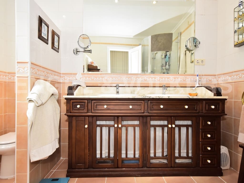 4 bedroom Villa for rent in Benidorm with pool garage - € 2,500 (Ref: 9720327)