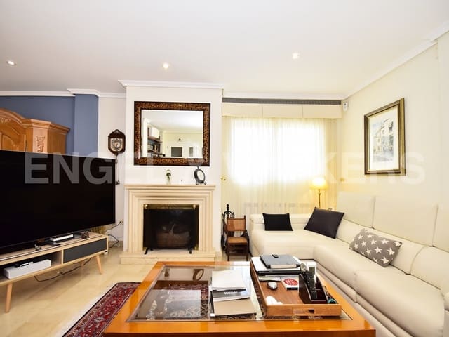 4 soveværelse Villa til leje i Benidorm med swimmingpool garage - € 2.500 (Ref: 9720327)