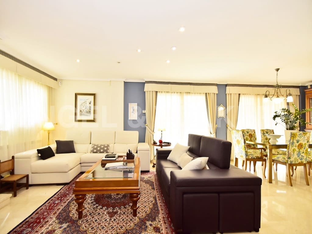 4 bedroom Villa for rent in Benidorm with pool garage - € 2,500 (Ref: 9720327)