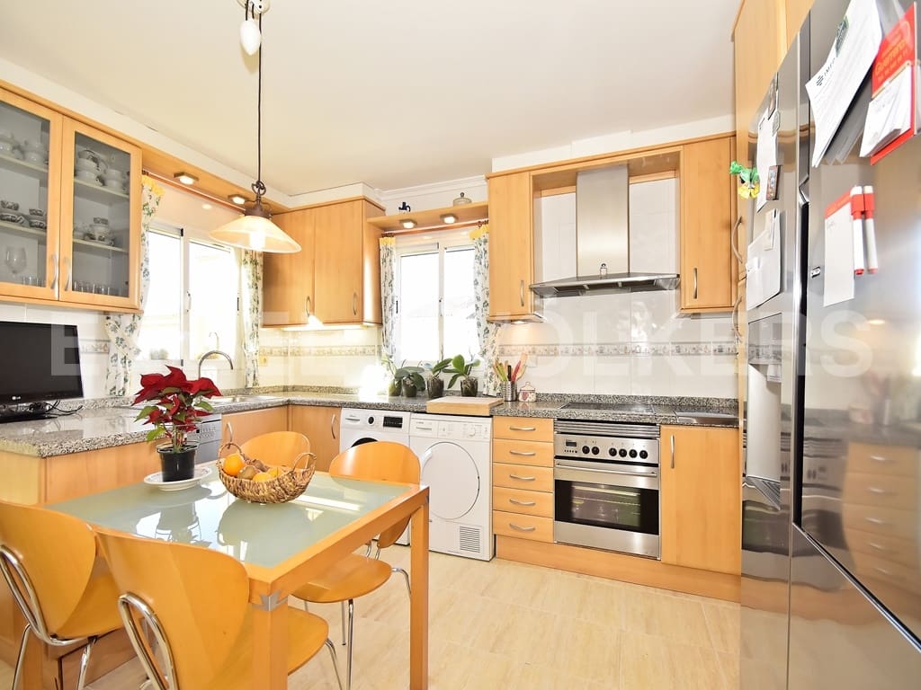 4 bedroom Villa for rent in Benidorm with pool garage - € 2,500 (Ref: 9720327)