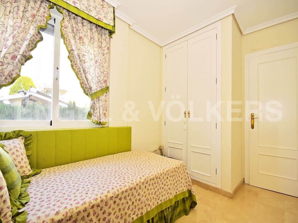 4 bedroom Villa for rent in Benidorm with pool garage - € 2,500 (Ref: 9720327)