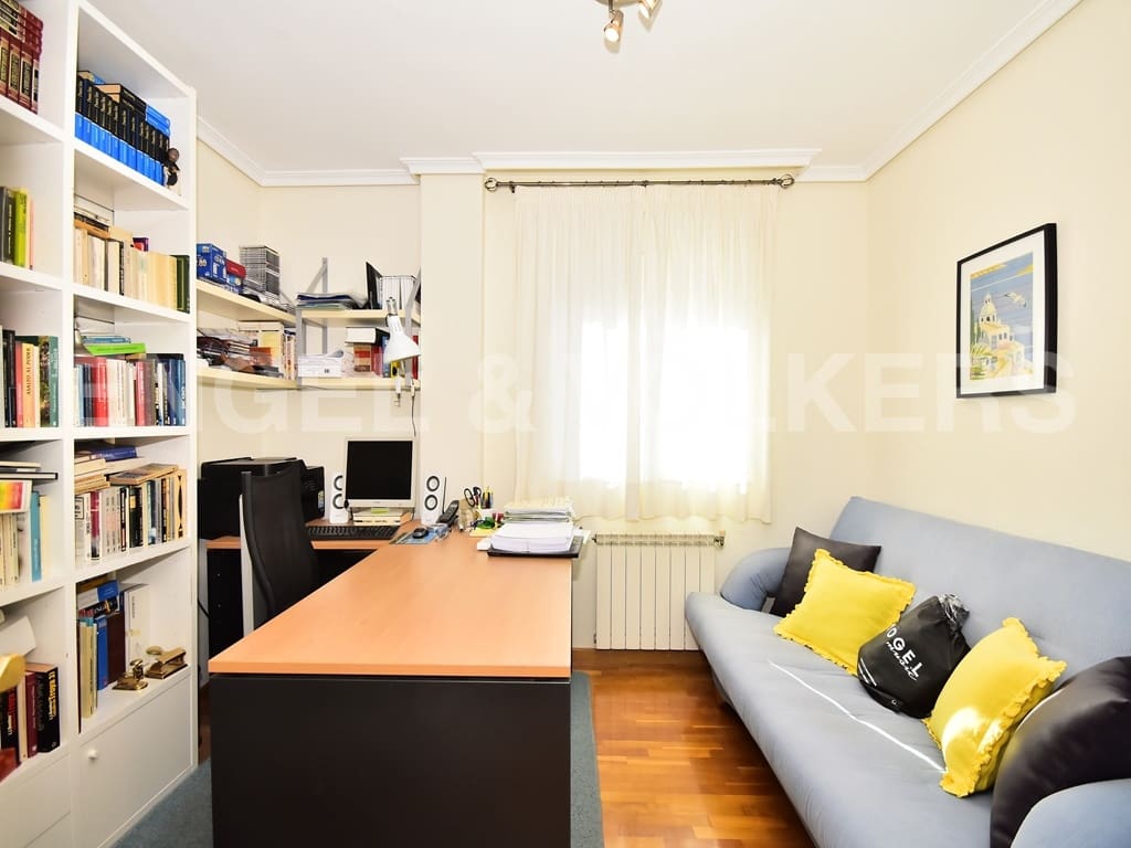 4 bedroom Villa for rent in Benidorm with pool garage - € 2,500 (Ref: 9720327)