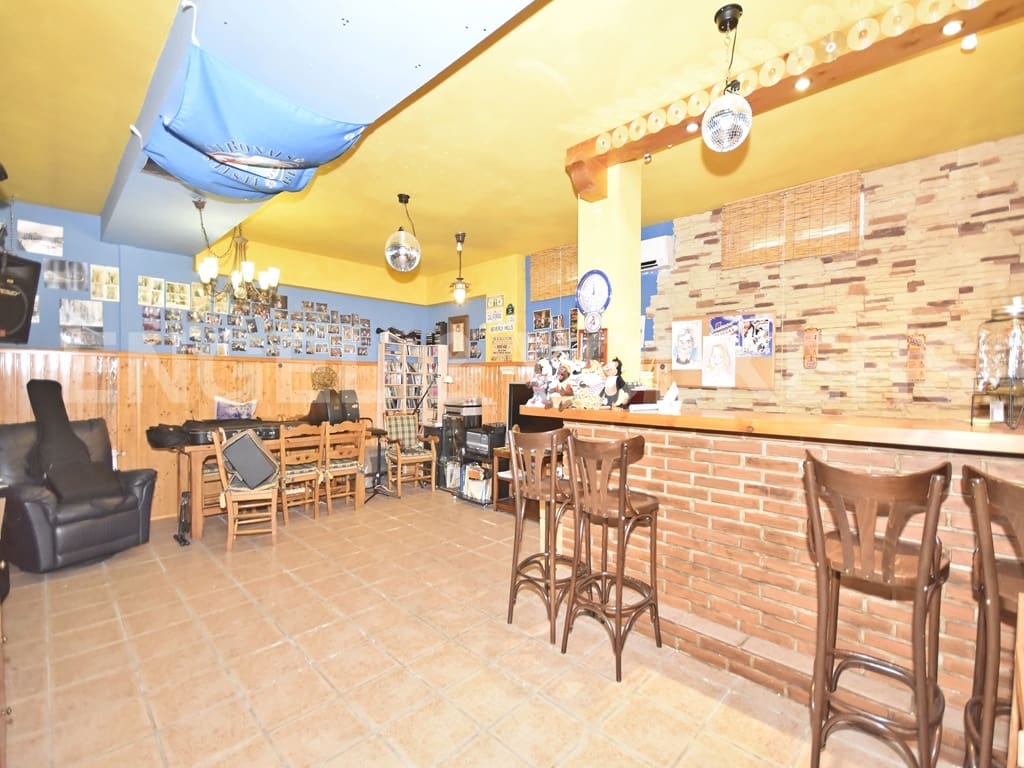 4 bedroom Villa for rent in Benidorm with pool garage - € 2,500 (Ref: 9720327)