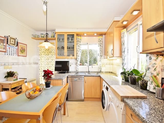 4 soveværelse Villa til leje i Benidorm med swimmingpool garage - € 2.500 (Ref: 9720327)