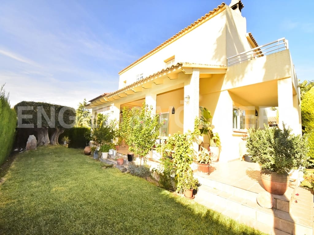 4 bedroom Villa for rent in Benidorm with pool garage - € 2,500 (Ref: 9720327)