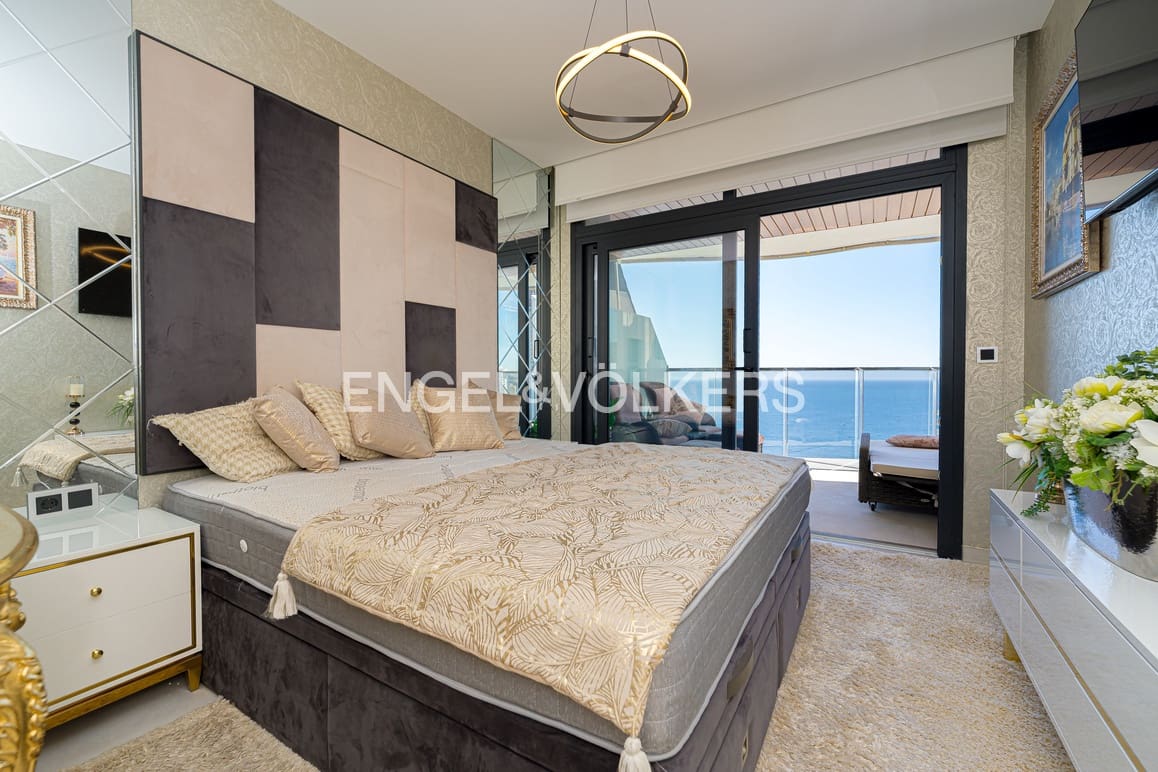 2 bedroom Apartment for sale in Benidorm with pool garage - € 695,000 (Ref: 9720328)