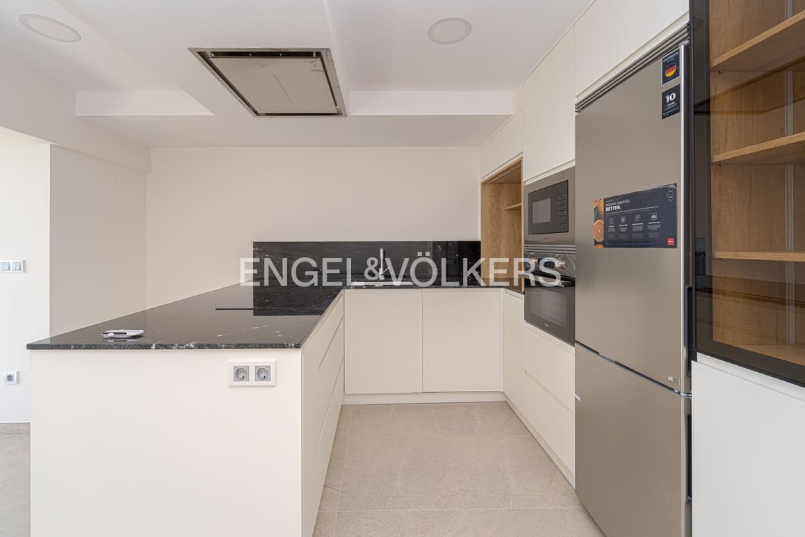 2 sovrum Lägenhet till salu i Benidorm med garage - 550 000 € (Ref: 9720473)