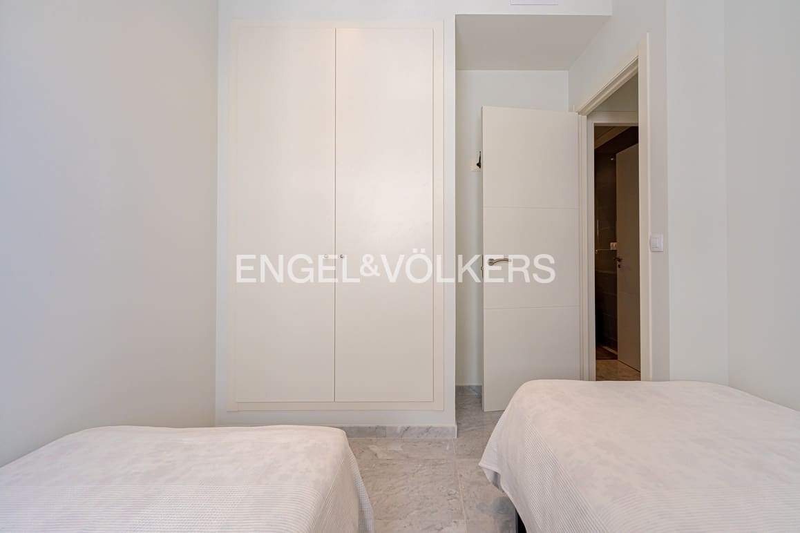 3 sovrum Lägenhet till salu i Benidorm med pool garage - 320 000 € (Ref: 9733413)