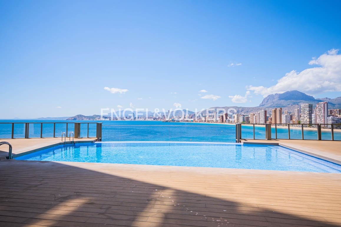 3 sovrum Lägenhet till salu i Benidorm med pool garage - 320 000 € (Ref: 9733413)