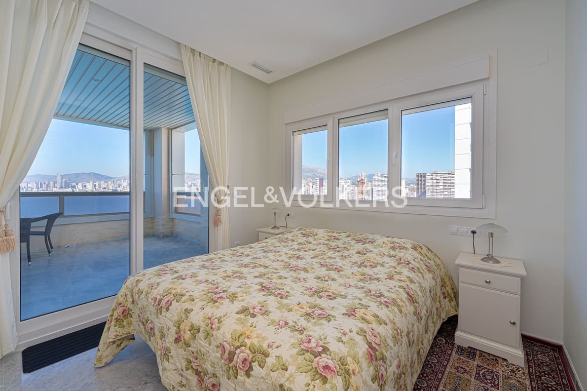 3 sovrum Lägenhet till salu i Benidorm med pool garage - 320 000 € (Ref: 9733413)