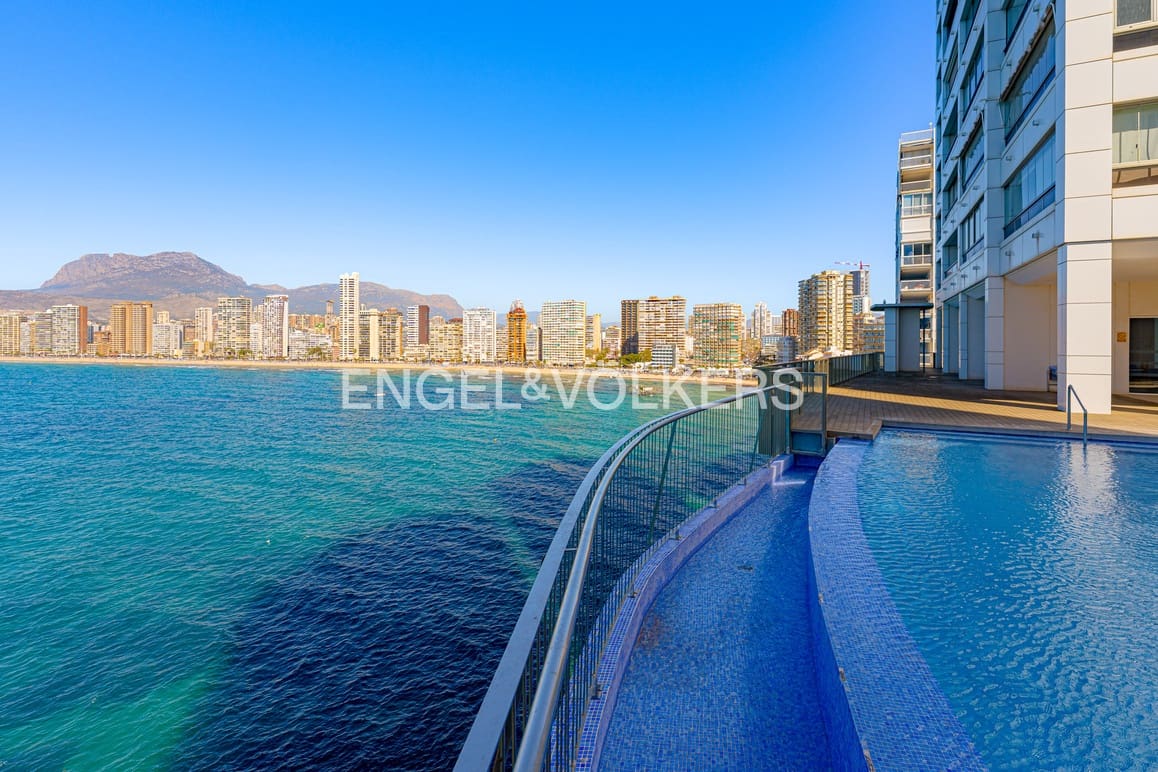 3 sovrum Lägenhet till salu i Benidorm med pool garage - 320 000 € (Ref: 9733413)