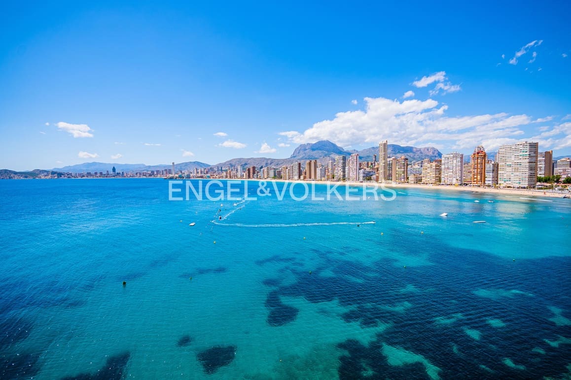 3 sovrum Lägenhet till salu i Benidorm med pool garage - 320 000 € (Ref: 9733413)