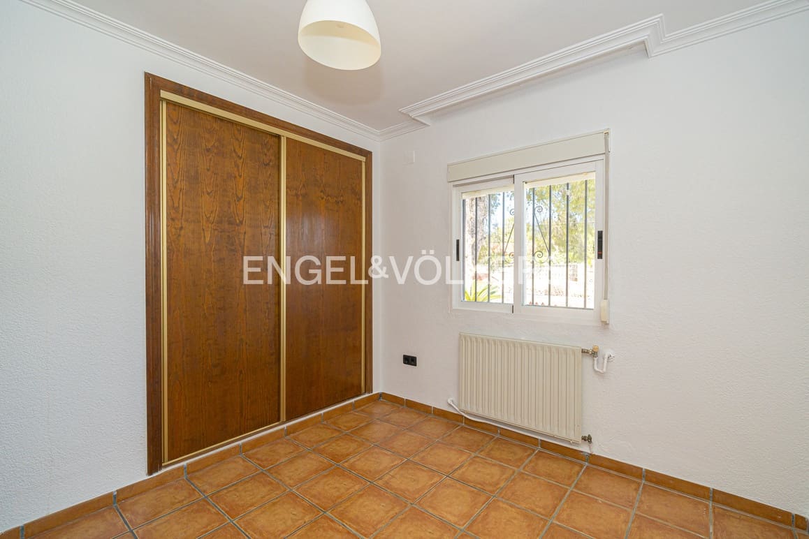 7 bedroom Villa for sale in La Nucia with pool garage - € 775,000 (Ref: 9737132)