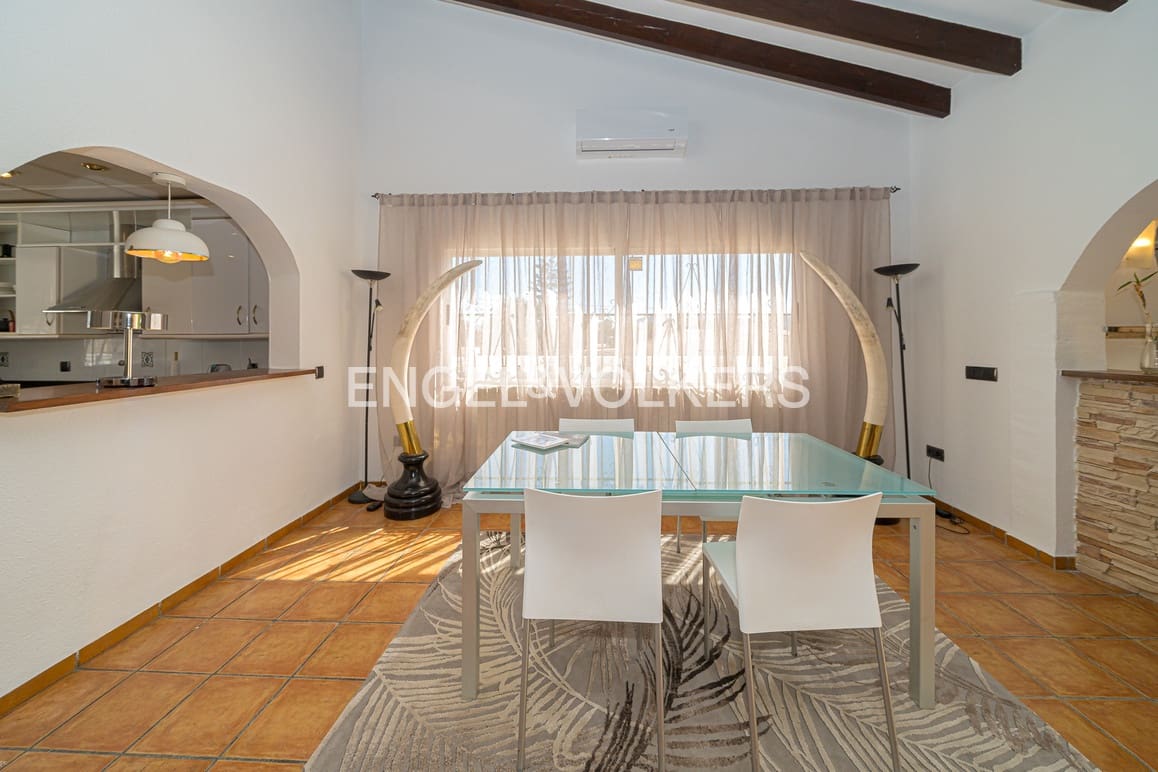 7 bedroom Villa for sale in La Nucia with pool garage - € 775,000 (Ref: 9737132)