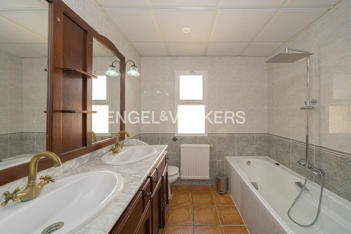 7 bedroom Villa for sale in La Nucia with pool garage - € 775,000 (Ref: 9737132)