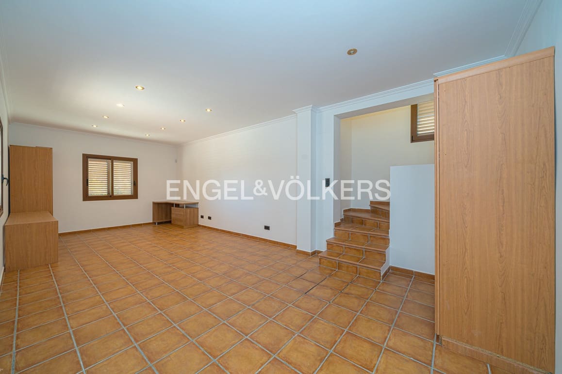 7 bedroom Villa for sale in La Nucia with pool garage - € 775,000 (Ref: 9737132)