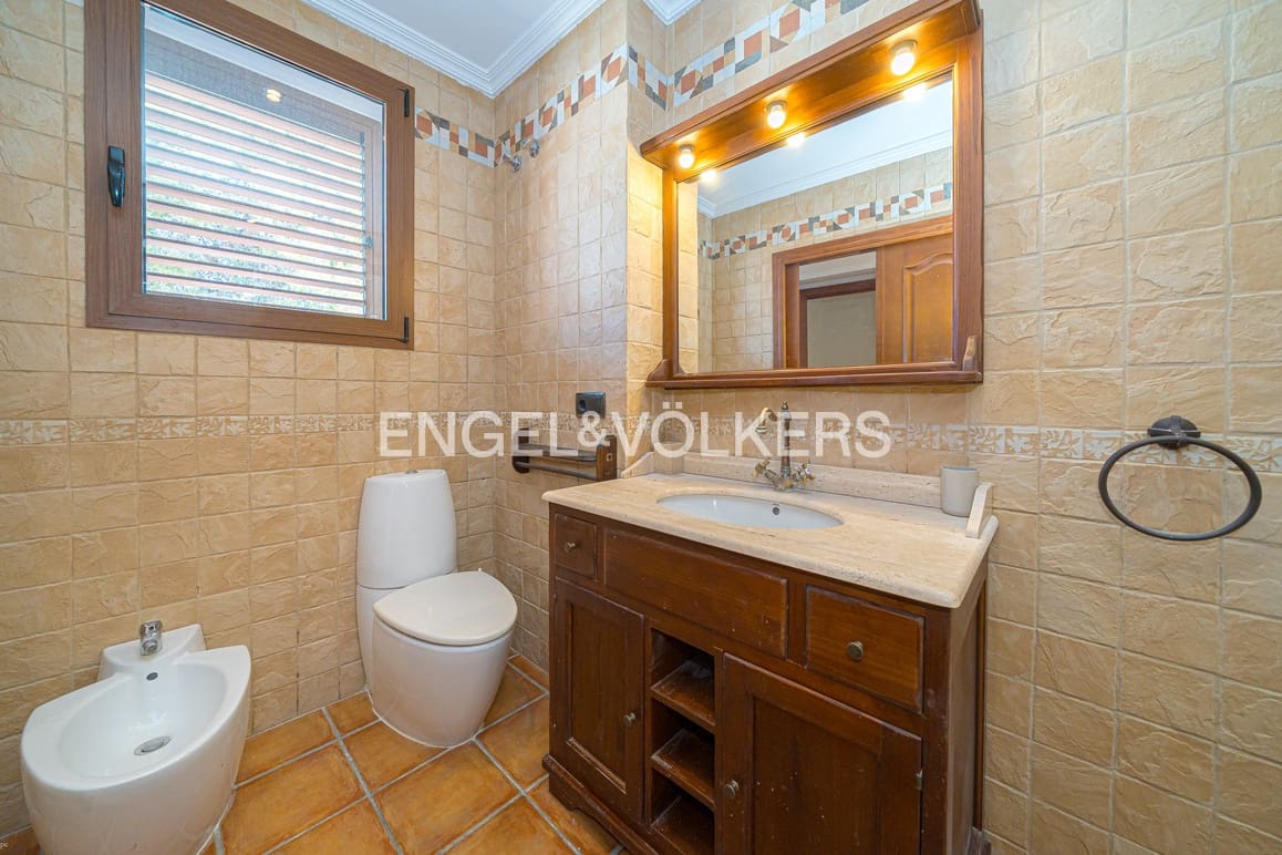 7 bedroom Villa for sale in La Nucia with pool garage - € 775,000 (Ref: 9737132)