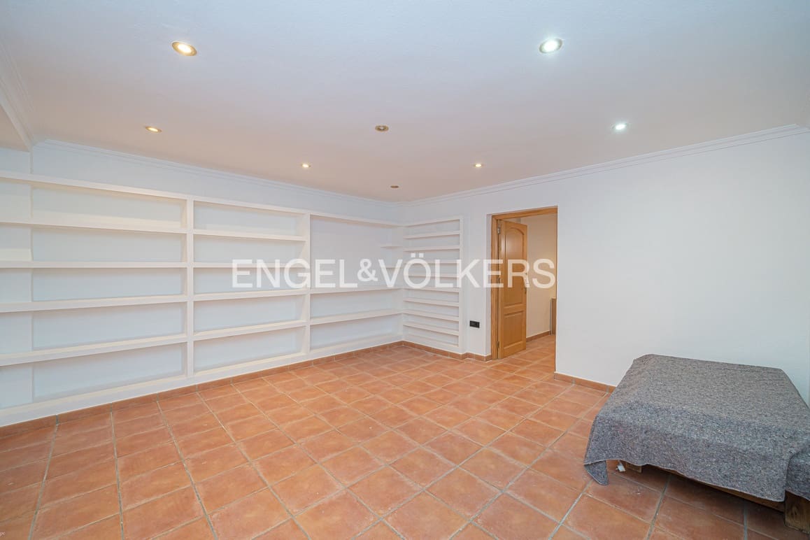 7 bedroom Villa for sale in La Nucia with pool garage - € 775,000 (Ref: 9737132)