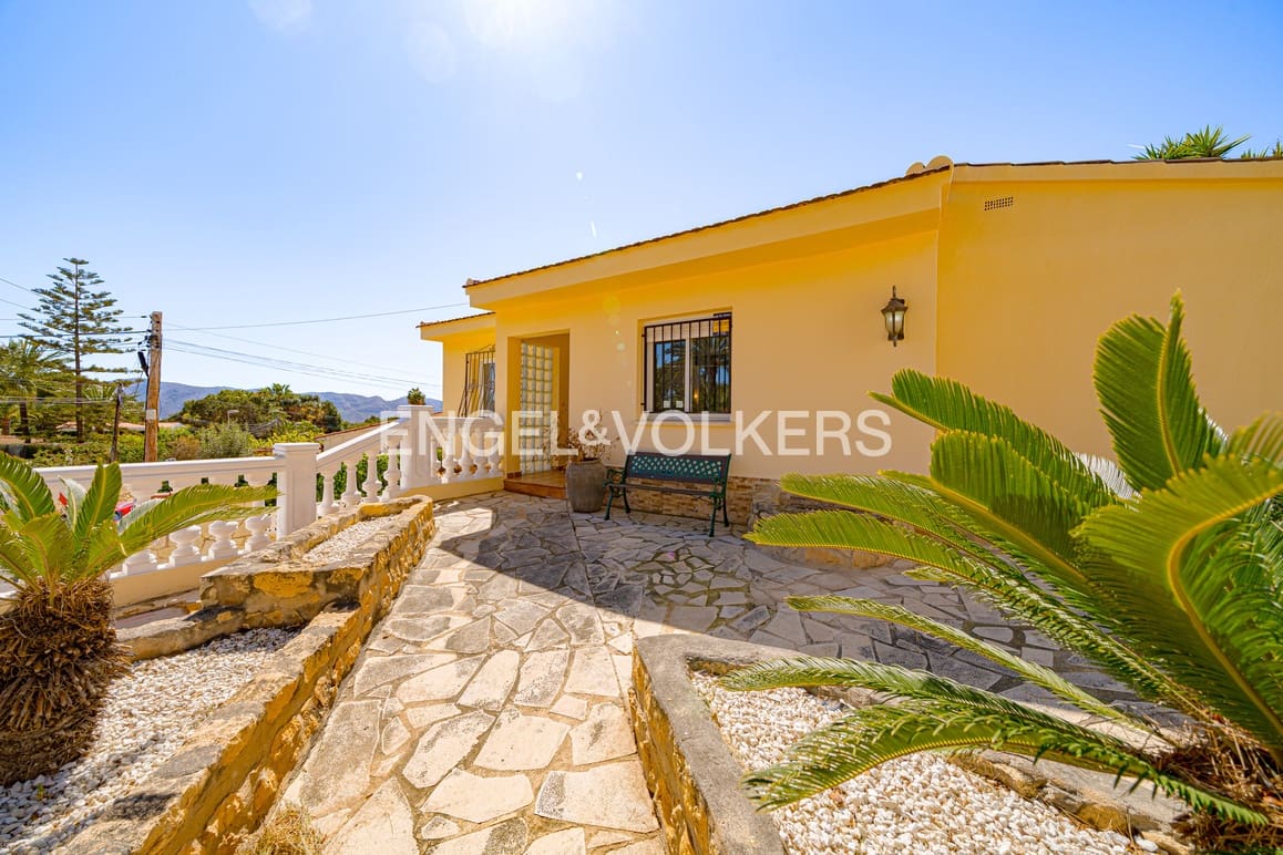 7 bedroom Villa for sale in La Nucia with pool garage - € 775,000 (Ref: 9737132)