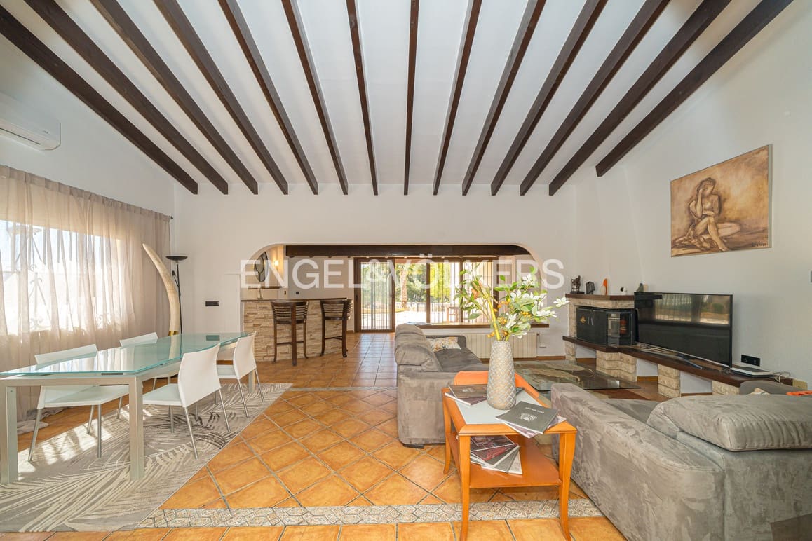 7 bedroom Villa for sale in La Nucia with pool garage - € 775,000 (Ref: 9737132)