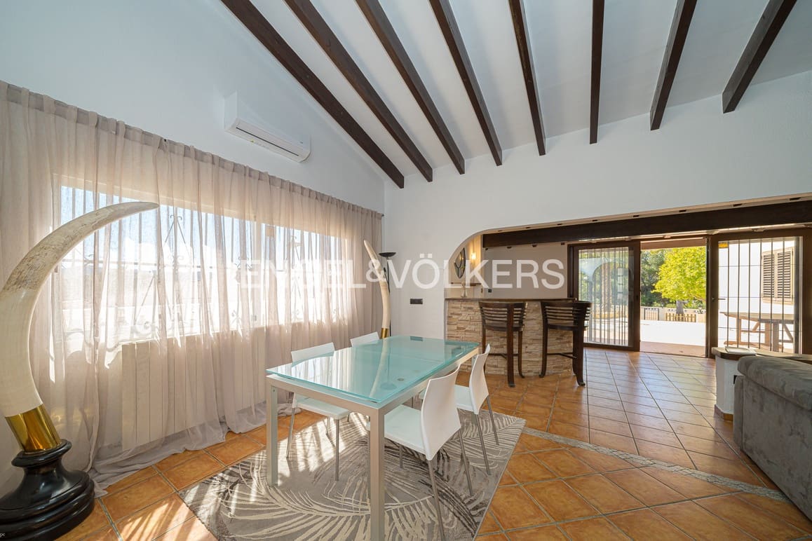 7 bedroom Villa for sale in La Nucia with pool garage - € 775,000 (Ref: 9737132)