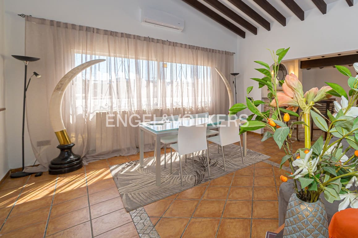 7 bedroom Villa for sale in La Nucia with pool garage - € 775,000 (Ref: 9737132)