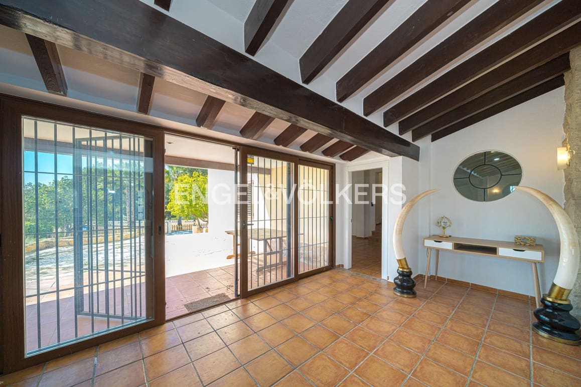 7 bedroom Villa for sale in La Nucia with pool garage - € 775,000 (Ref: 9737132)