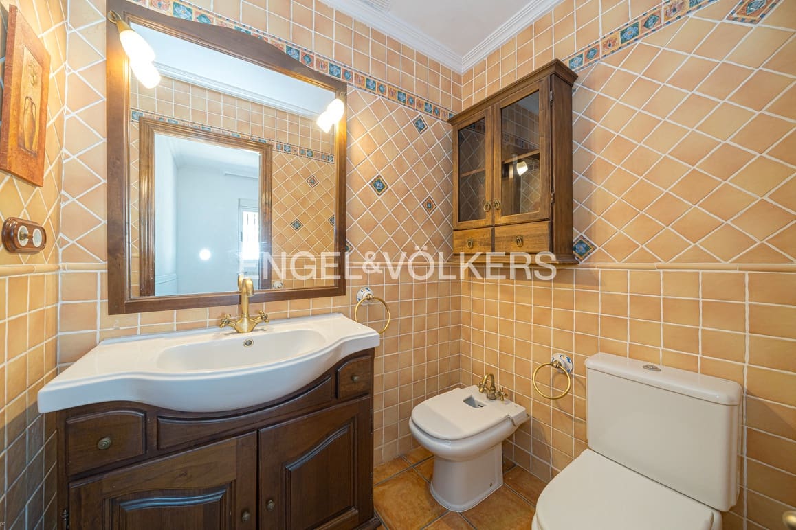 7 bedroom Villa for sale in La Nucia with pool garage - € 775,000 (Ref: 9737132)