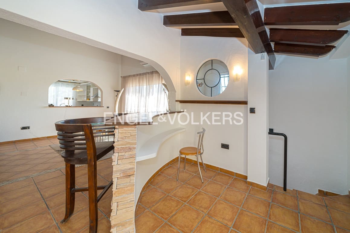 7 bedroom Villa for sale in La Nucia with pool garage - € 775,000 (Ref: 9737132)