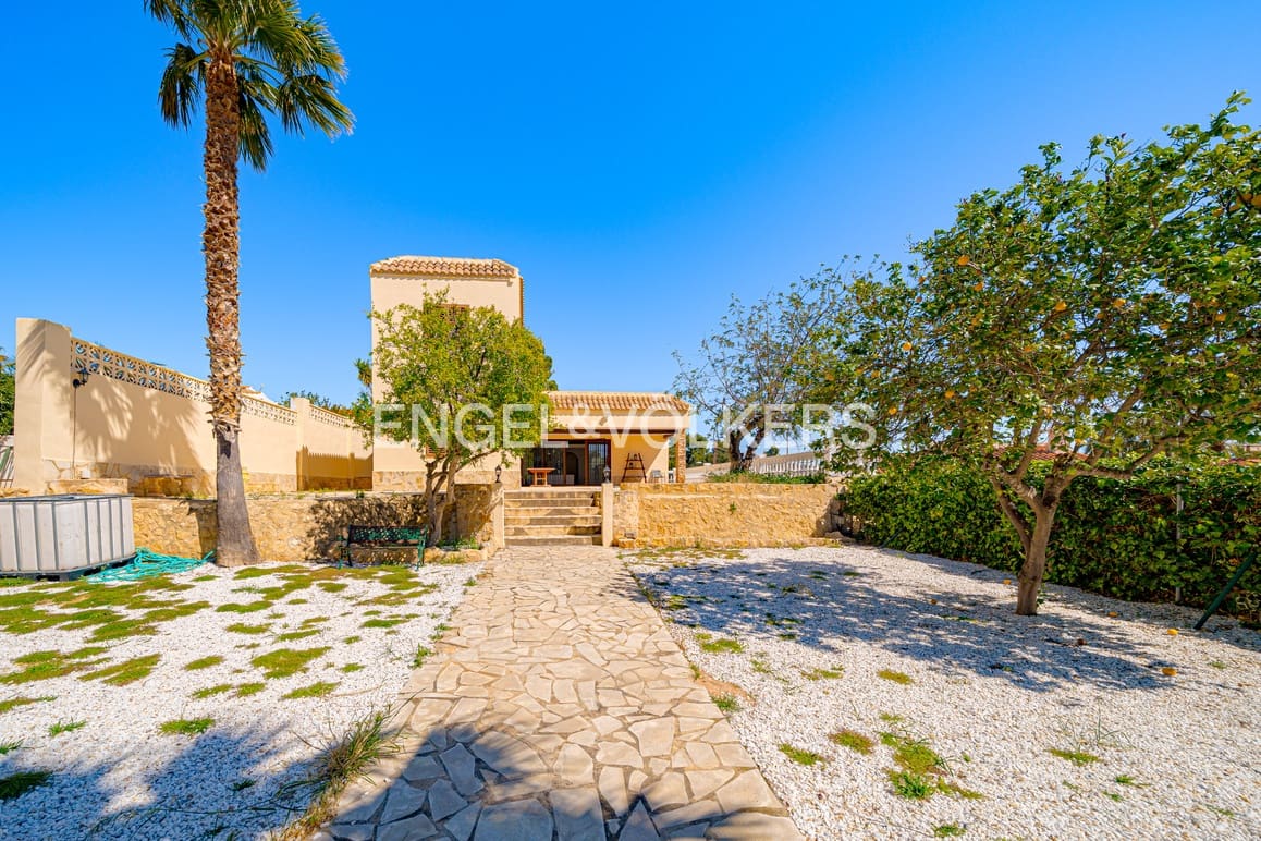 7 bedroom Villa for sale in La Nucia with pool garage - € 775,000 (Ref: 9737132)