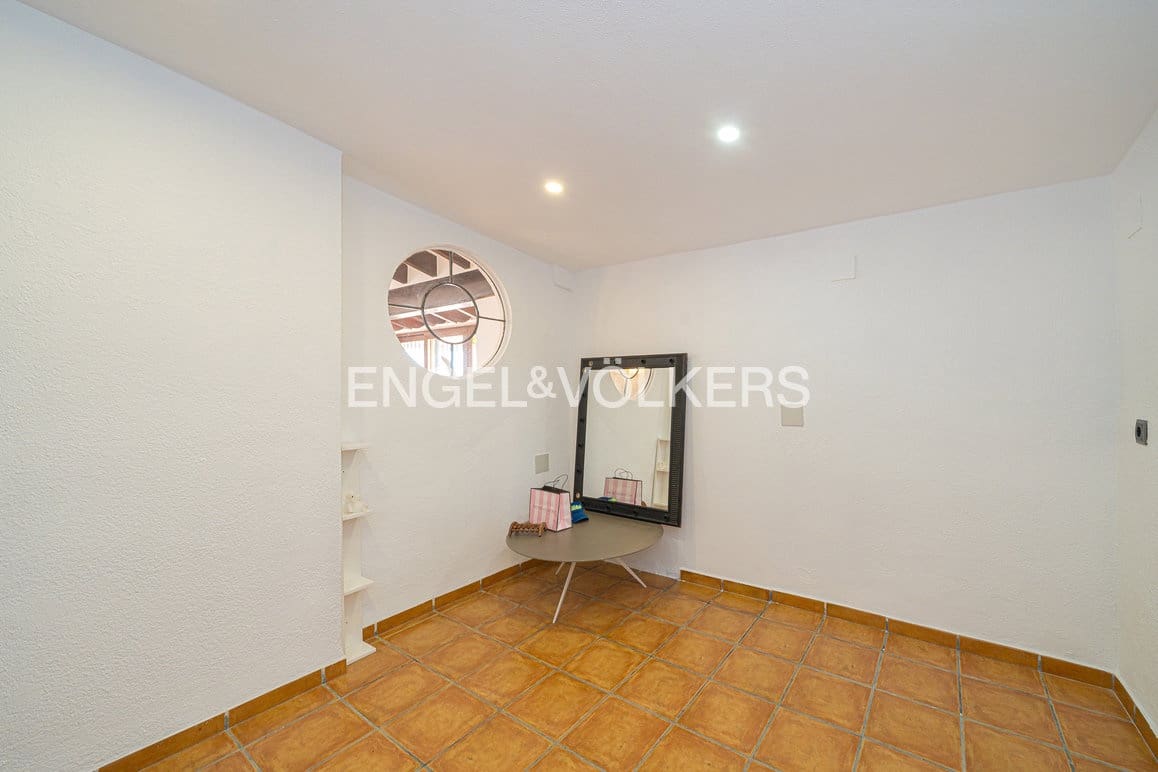 7 soverom Villa til salgs i La Nucia med svømmebasseng garasje - € 750 000 (Ref: 9737132)