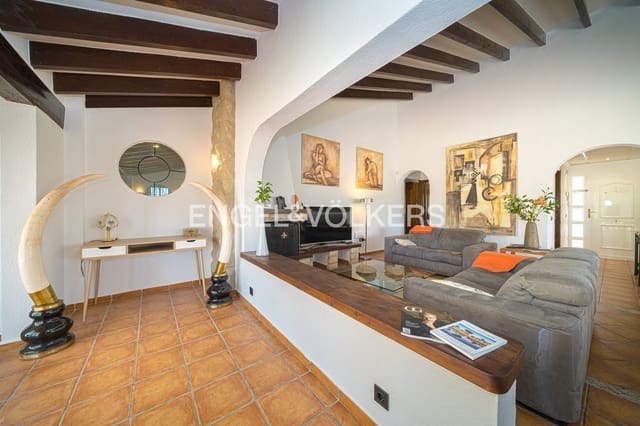 7 bedroom Villa for sale in La Nucia Pueblo  , La Nucia with pool garage - € 750,000 (Ref: 9737132)