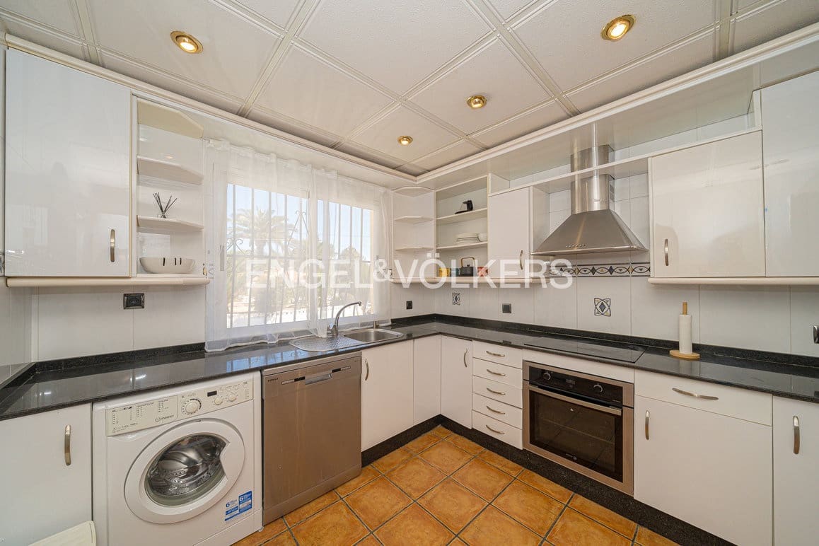 7 soverom Villa til salgs i La Nucia med svømmebasseng garasje - € 750 000 (Ref: 9737132)