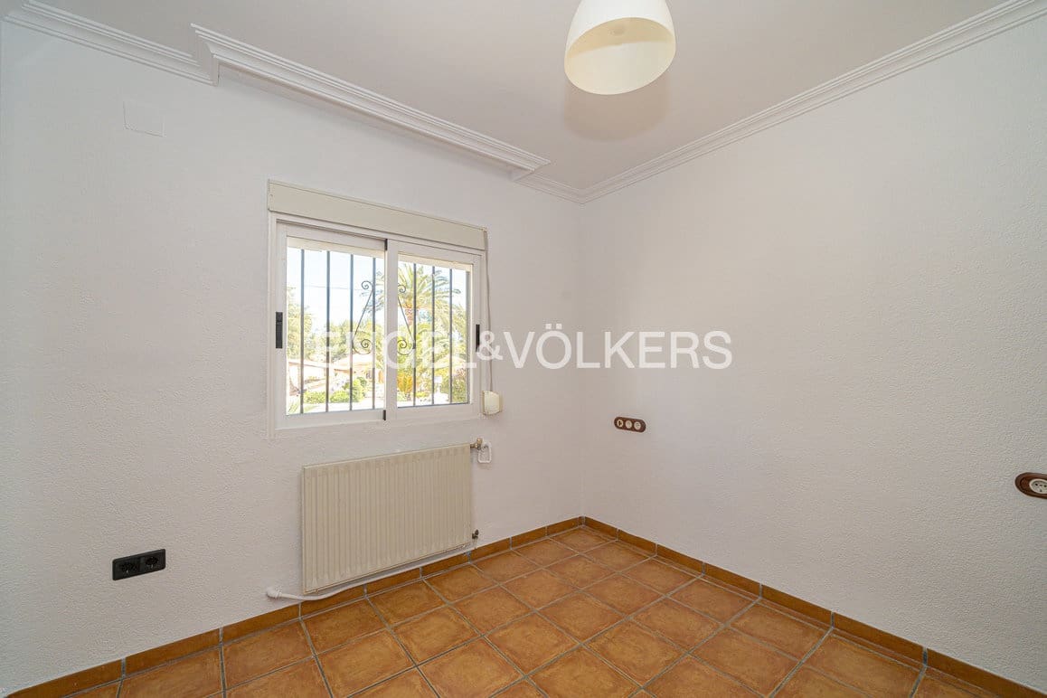 7 soverom Villa til salgs i La Nucia med svømmebasseng garasje - € 750 000 (Ref: 9737132)