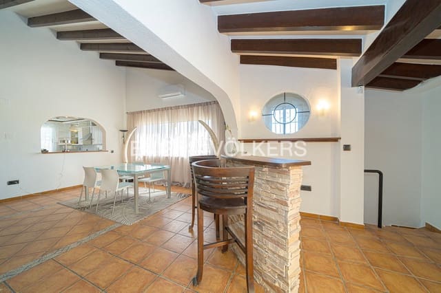 7 bedroom Villa for sale in La Nucia Pueblo  , La Nucia with pool garage - € 750,000 (Ref: 9737132)